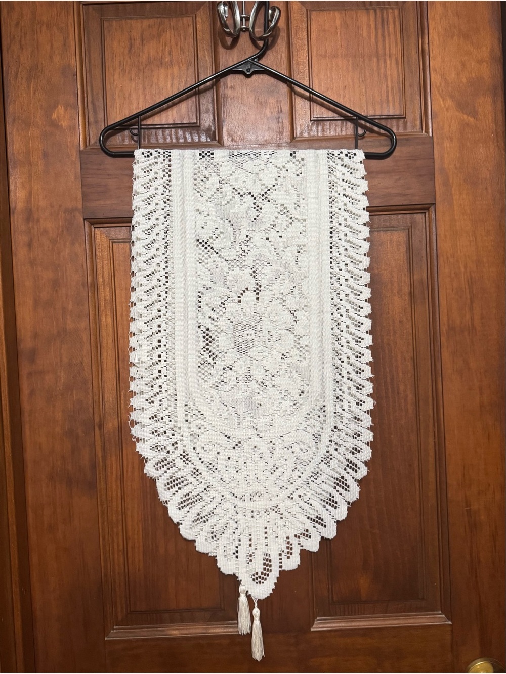 IVORY LACE TABLE RUNNER